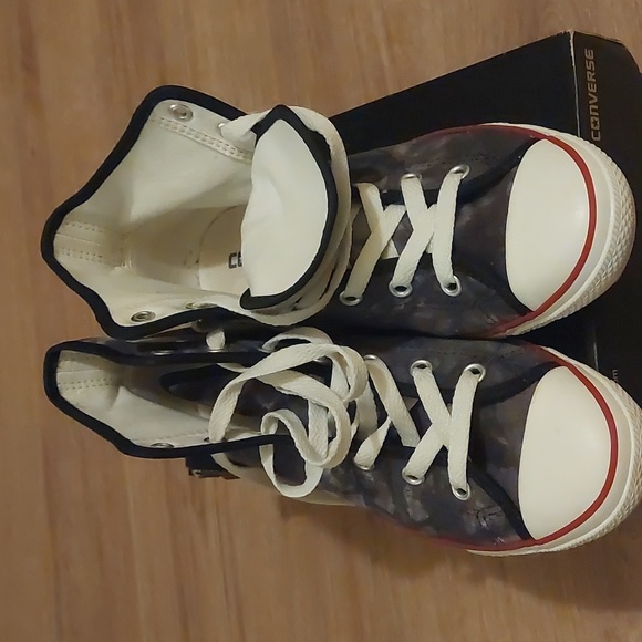 Converse - Picture 4 of 4